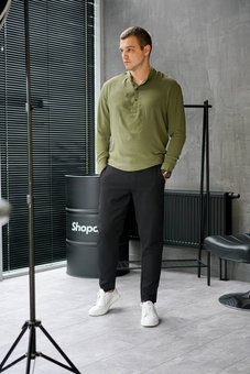 Стильный мужской комплект приталенная хаки рубашка черные зауженные брюки, Хаки, 2XL